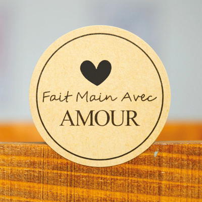 Étiquettes rondes Fait main avec AMOUR - Étiquettes cadeaux adhésives-1